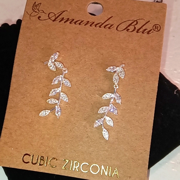 woman's earrings - Picture 6 of 6